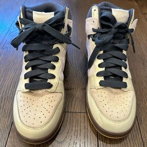 Women’s Nike Dunk High Top Shoes - 7.5